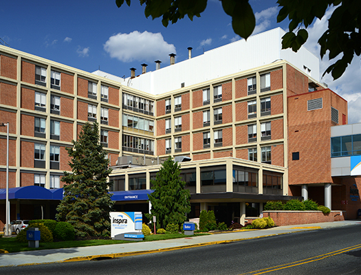 Entrance of Inspira Medical Center Woodbury Location