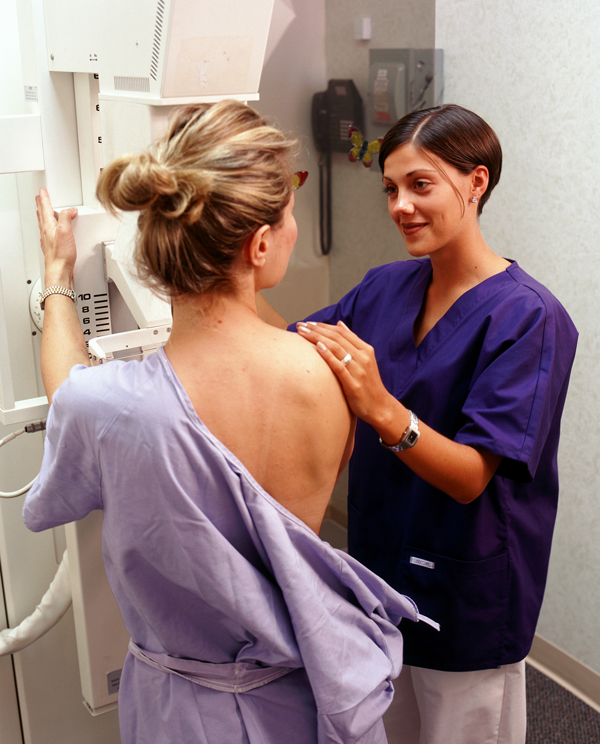 A women receiving a Mammogram