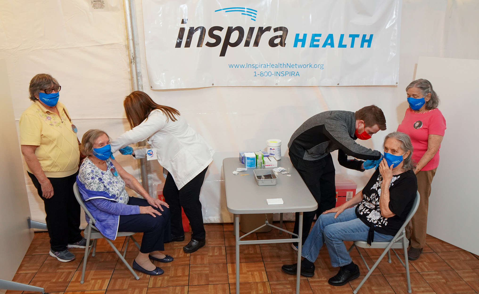 4 sisters getting vaccinated