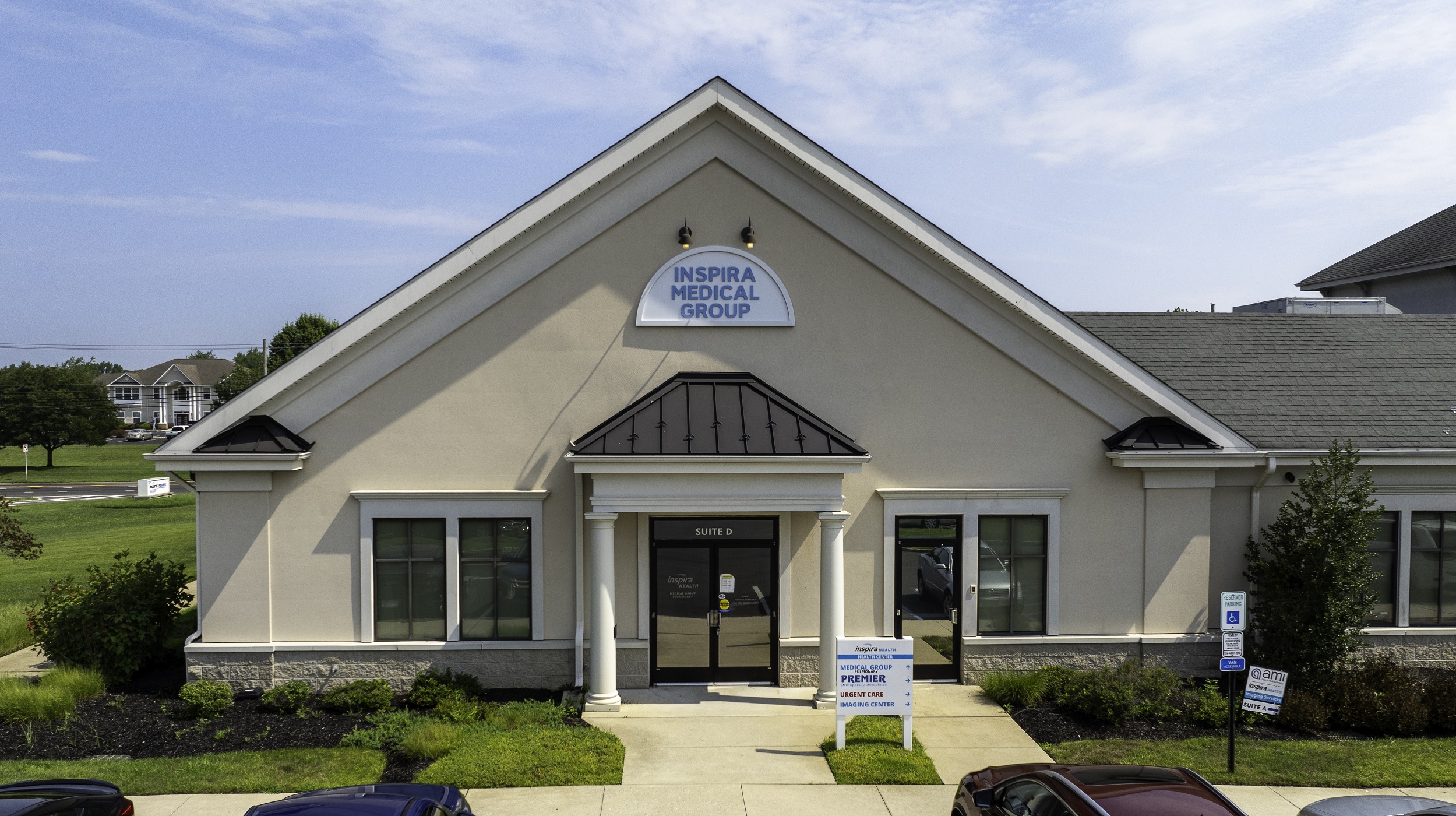 Building with signboard "Inspira Pulmonary Tomlin Station"