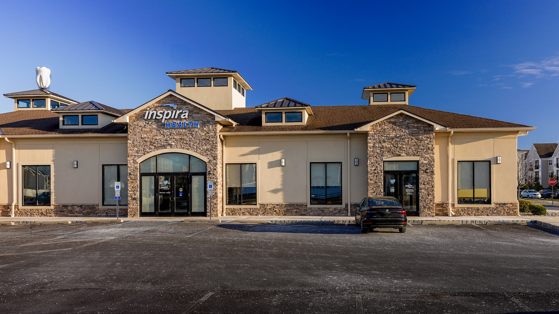 Image of a hospital building 
