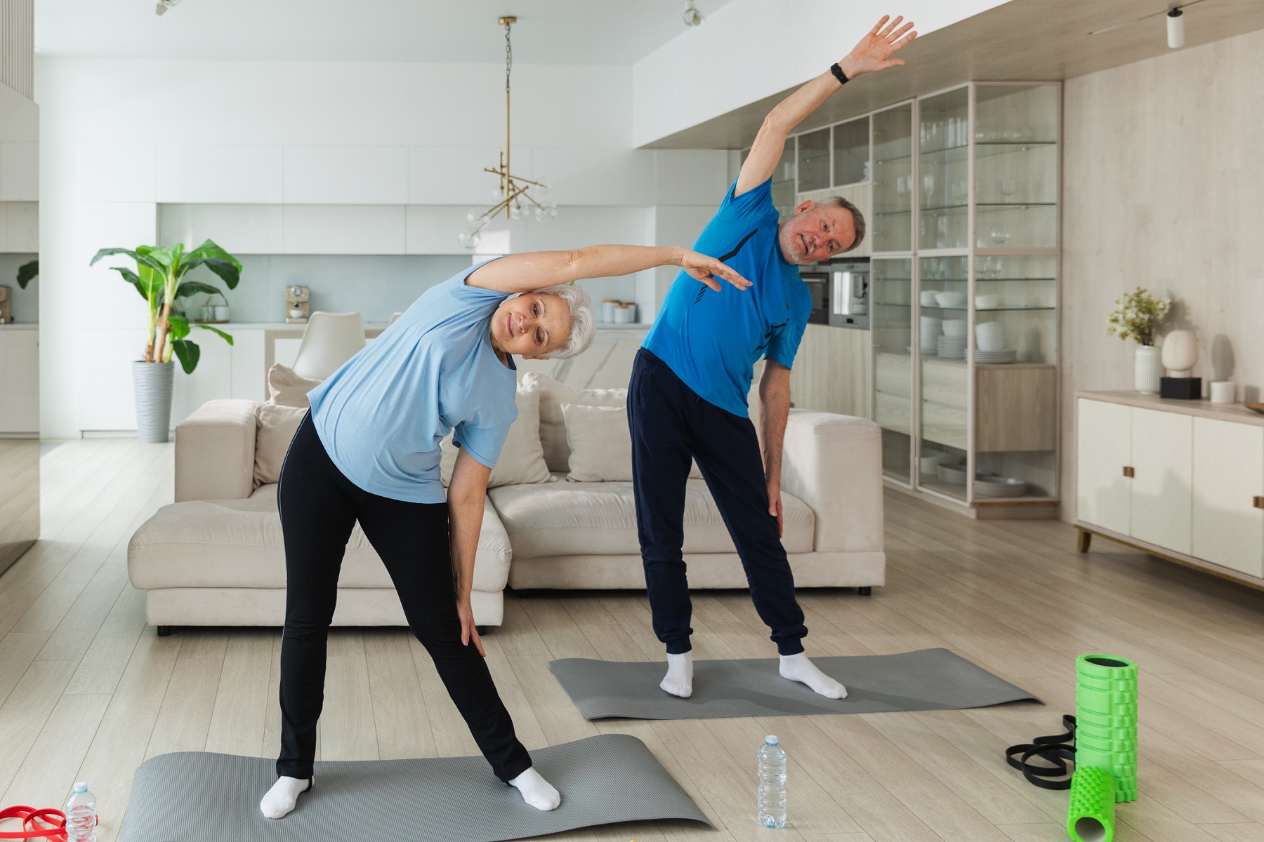 two people exersing at home