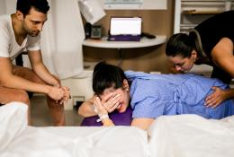 woman giving birth to a child with her Doula