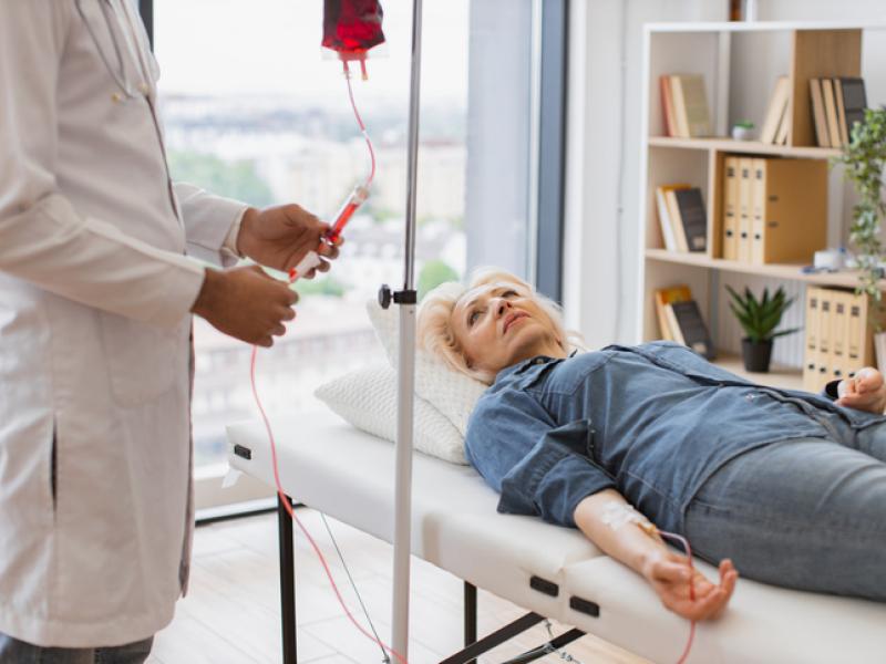 doctor doing antiplatelet therapy on patient