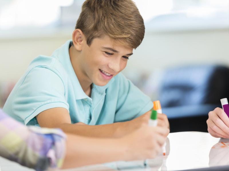 kids drawing together